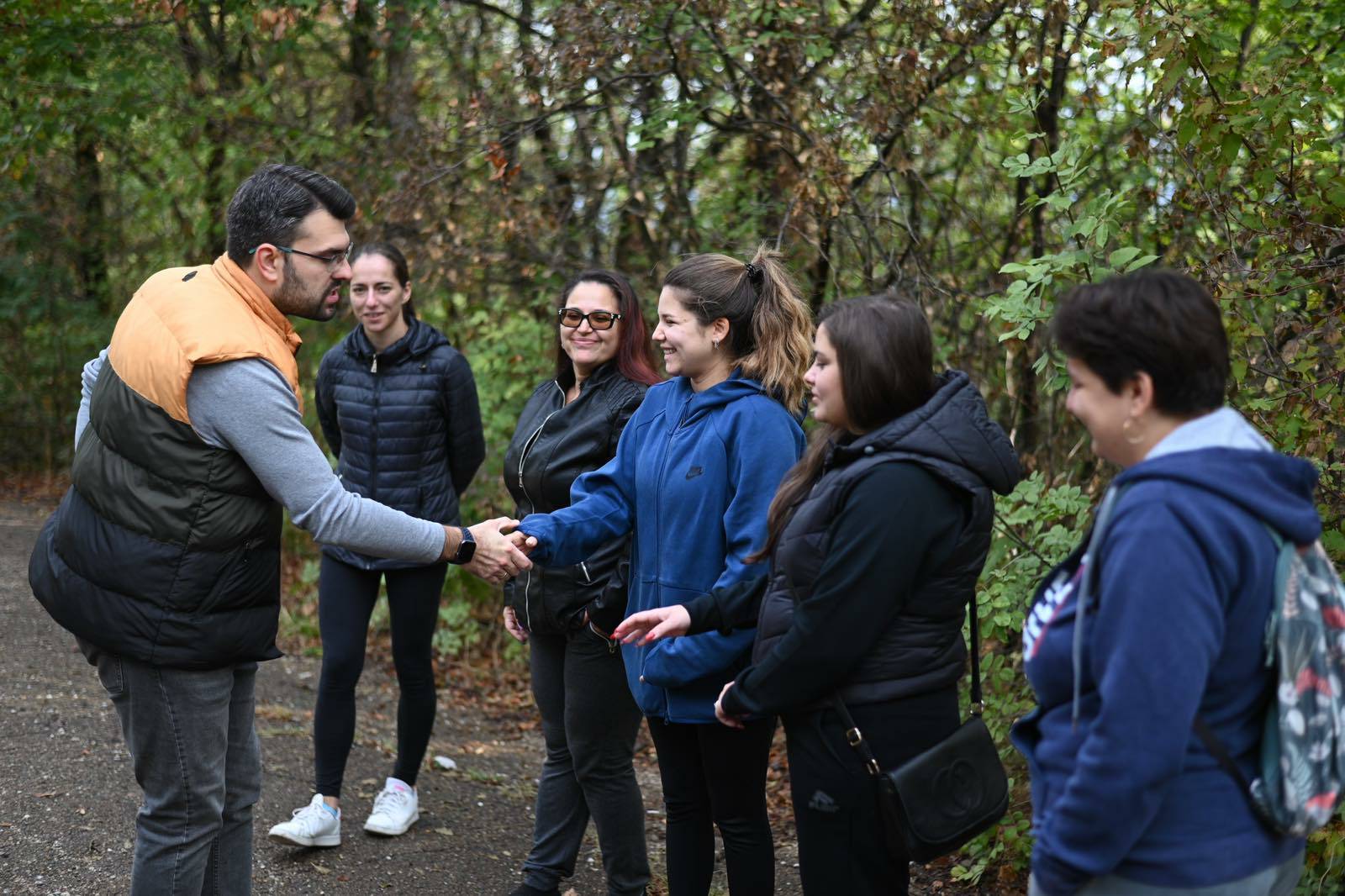  Георг Георгиев и Димитър Николов връчиха членските карти на новите попълнения на Младежи ГЕРБ в Горна Оряховица 